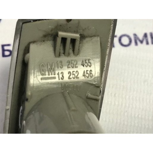 Повторитель поворота в крыло Opel Corsa D 2006-2014 13252455